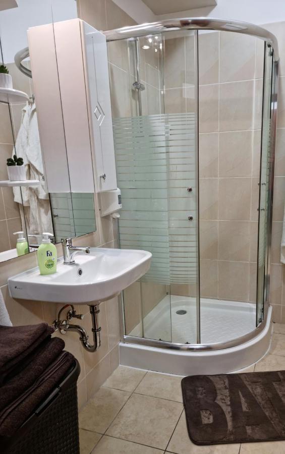Relax Wellness Studio Hajduszoboszlo Lejlighed Eksteriør billede